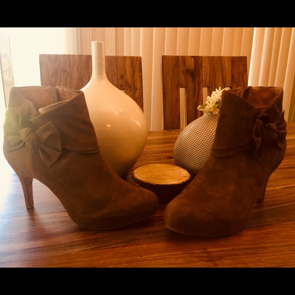 Corso como taupe booties